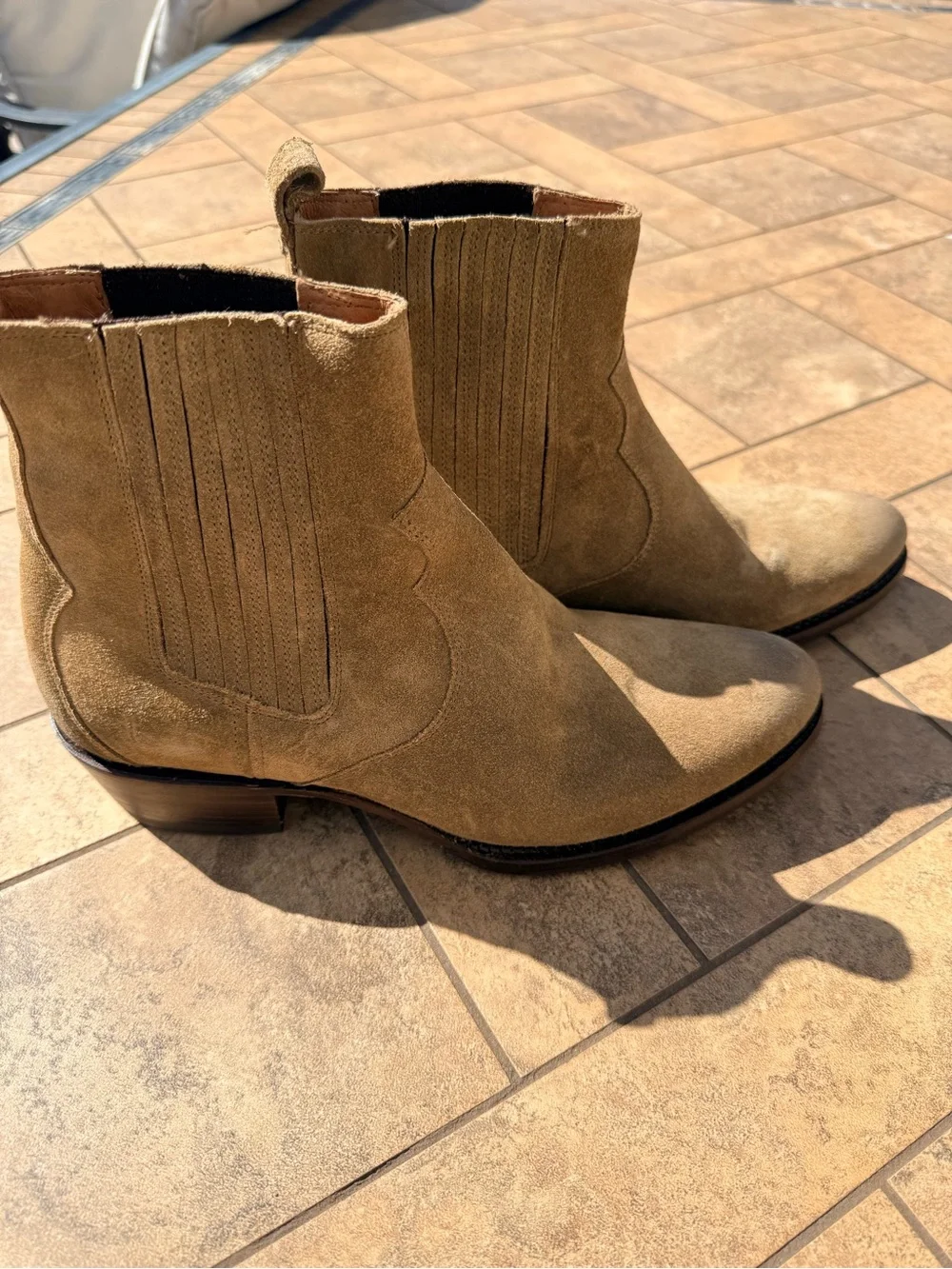 Women’s FRYE boots size 10 suede Chelsea Ankle Boots — Tan